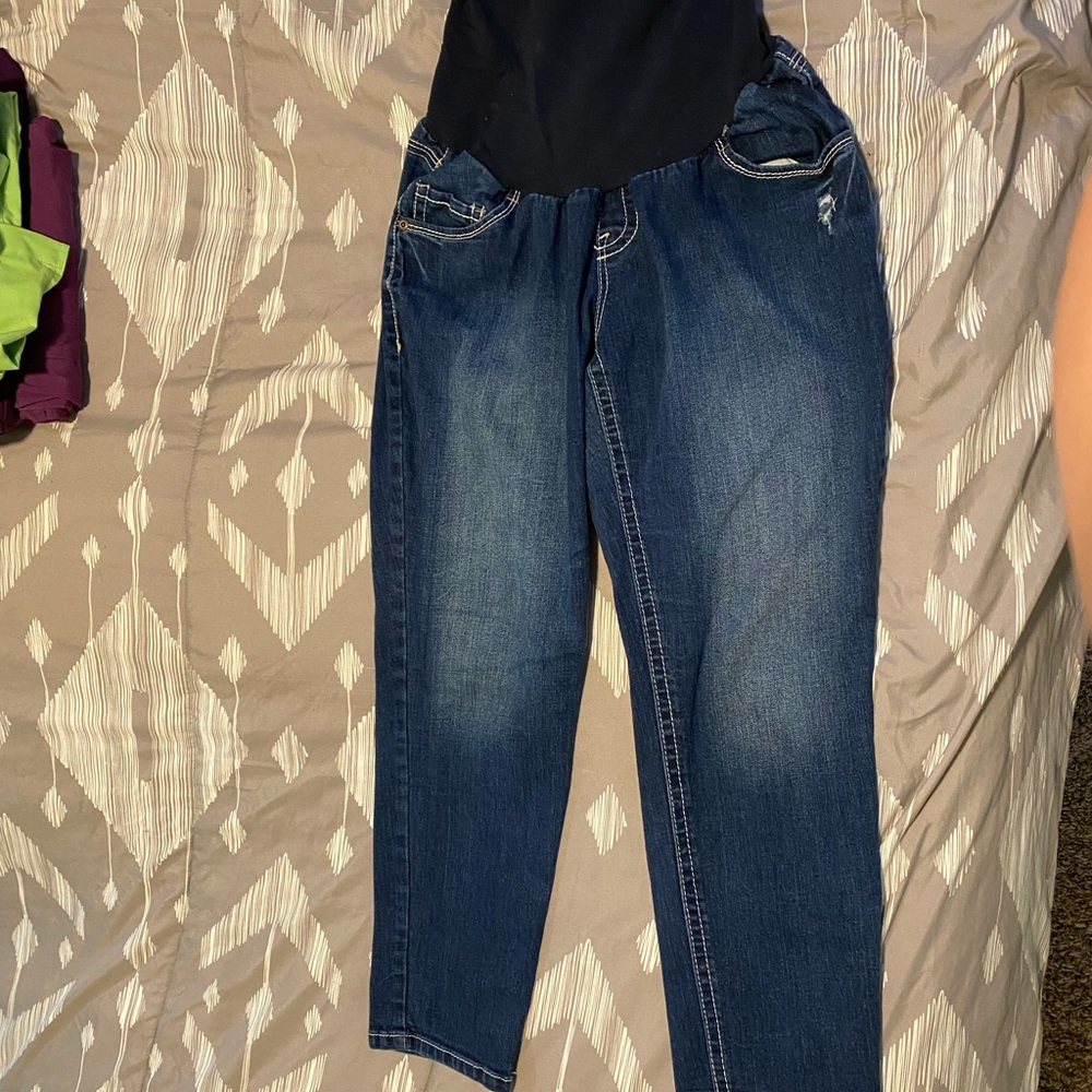 Maternity capris